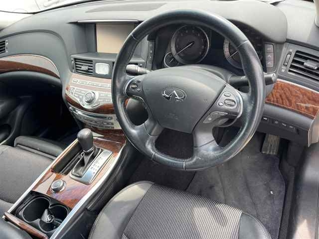 NISSAN FUGA 2018