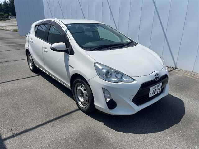 TOYOTA AQUA 2017
