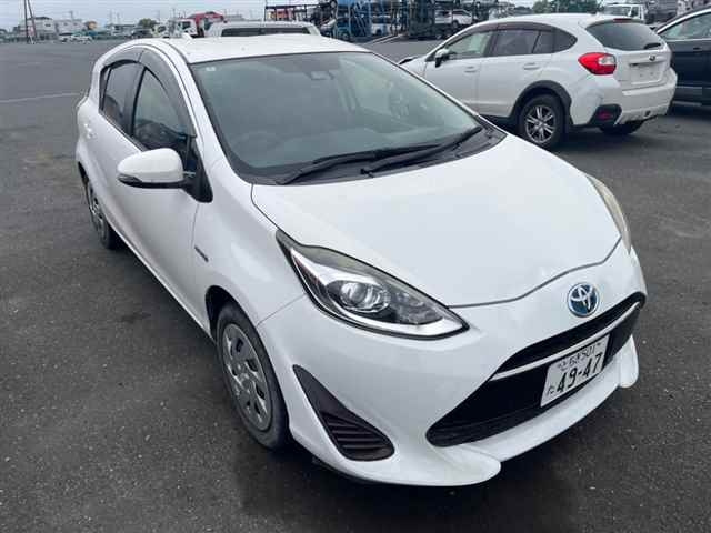 TOYOTA AQUA 2017