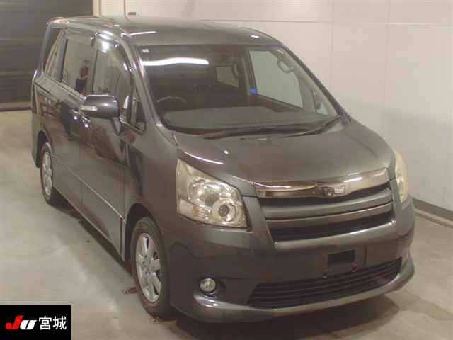 TOYOTA NOAH 2008