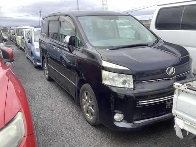 TOYOTA VOXY 2010