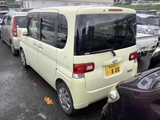 DAIHATSU TANTO 2011
