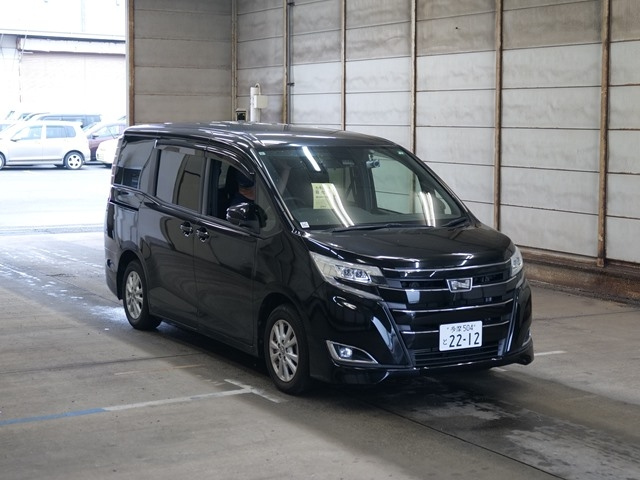TOYOTA NOAH 2017