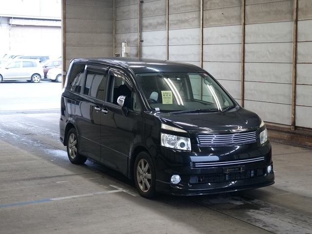 TOYOTA VOXY 2009
