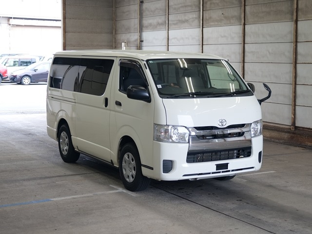 TOYOTA HIACE VAN 2018