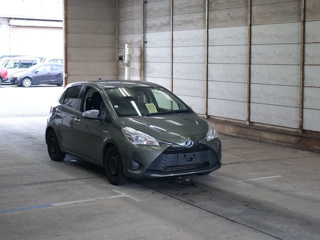 TOYOTA VITZ 2017