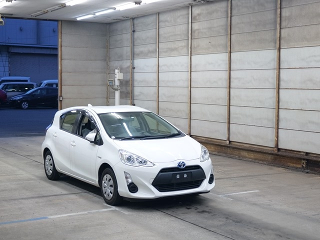 TOYOTA AQUA 2017