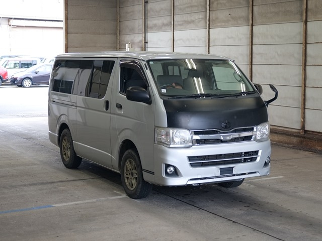 TOYOTA HIACE VAN 2010