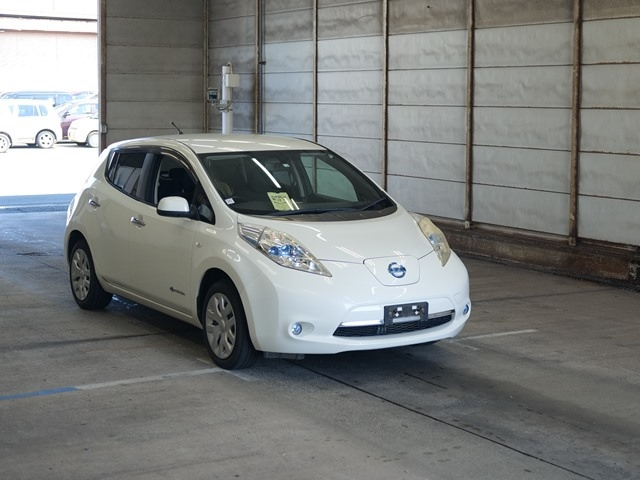 NISSAN LEAF