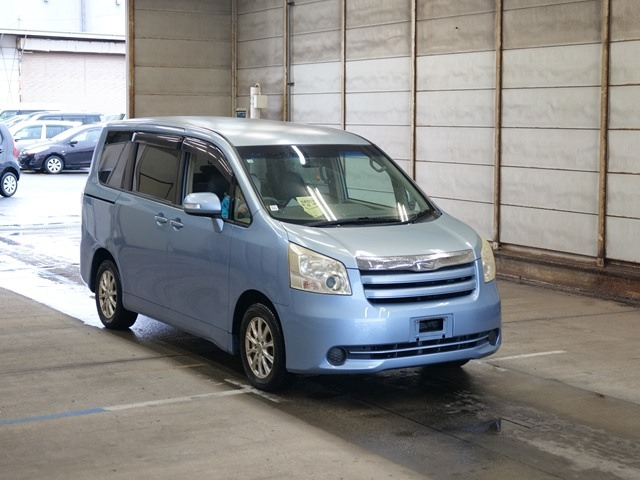 TOYOTA NOAH 2008