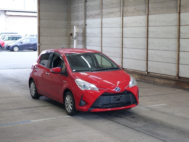 TOYOTA VITZ 2018