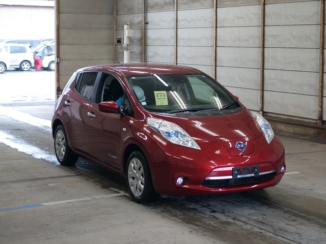 NISSAN LEAF
