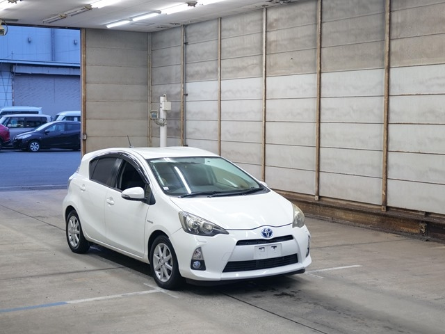 TOYOTA AQUA 2012