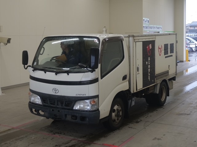 TOYOTA DYNA