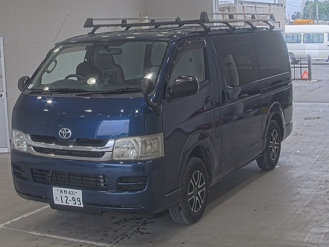 TOYOTA HIACE VAN 2009