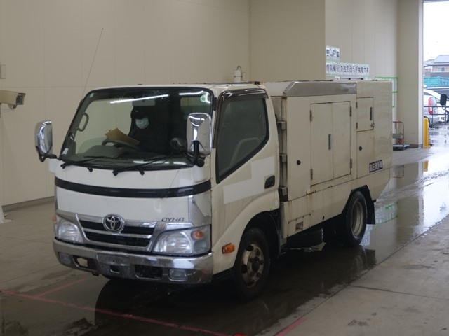 TOYOTA DYNA 2010