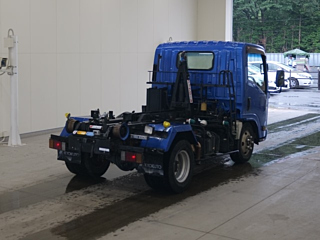 ISUZU ELF 2013