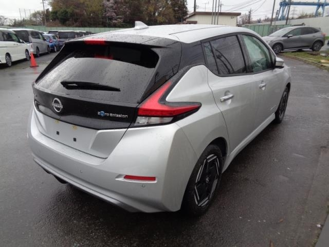 NISSAN LEAF 2023