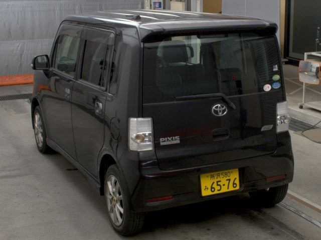 TOYOTA PIXIS SPACE 2012