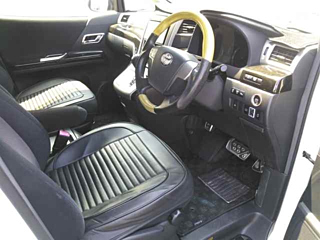 TOYOTA VELLFIRE 2012