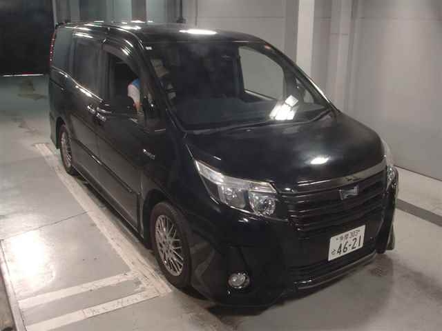 TOYOTA NOAH 2017