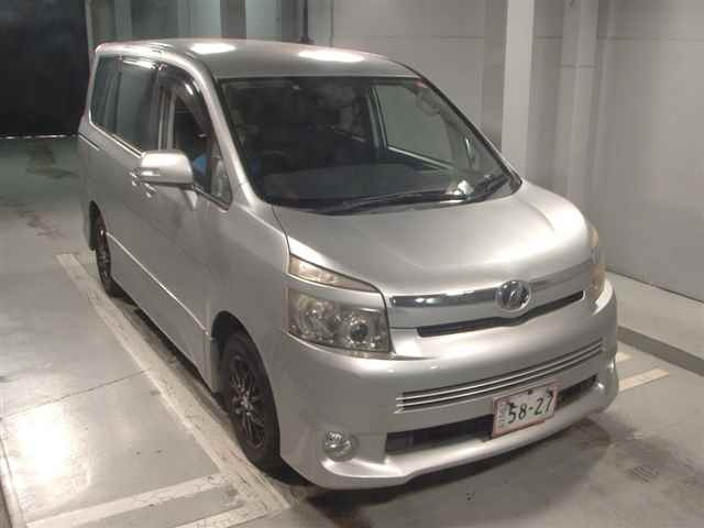 TOYOTA VOXY 2008