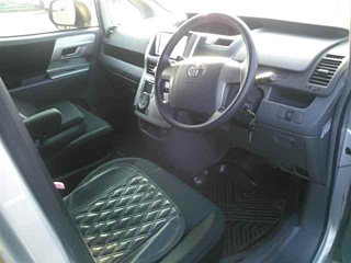 TOYOTA VOXY 2008