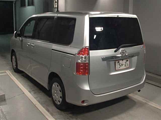 TOYOTA NOAH 2008