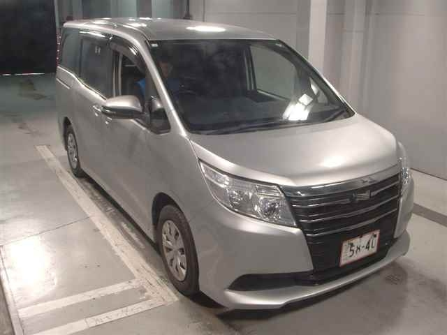 TOYOTA NOAH 2016