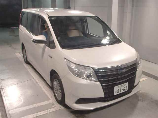 TOYOTA NOAH 2015