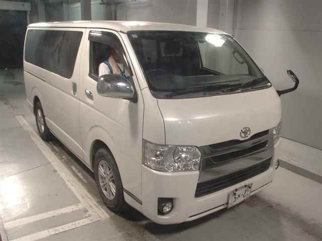 TOYOTA HIACE VAN 2015