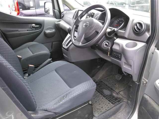 NISSAN NV200 2019