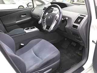 TOYOTA PRIUS ALPHA 2011