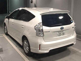 TOYOTA PRIUS ALPHA 2011