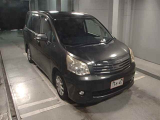 TOYOTA NOAH 2011