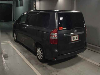 TOYOTA NOAH 2011