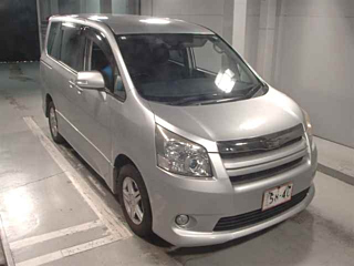 TOYOTA NOAH 2008