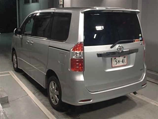 TOYOTA NOAH 2008