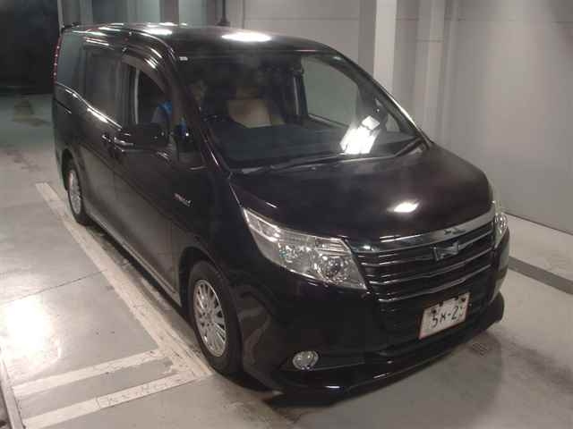 TOYOTA NOAH 2015
