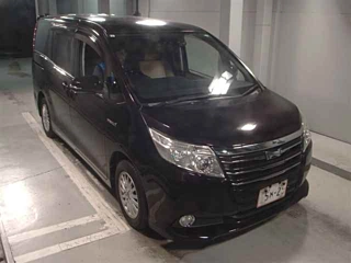 TOYOTA NOAH 2015