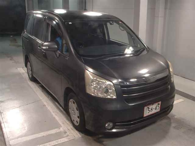 TOYOTA NOAH 2008