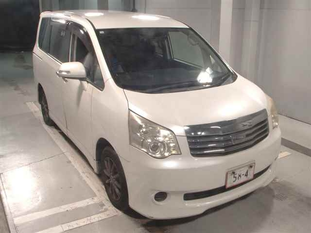 TOYOTA NOAH 2012