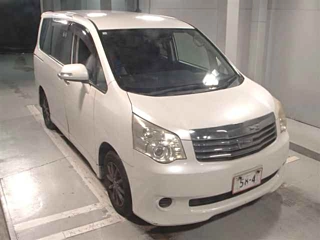 TOYOTA NOAH 2012