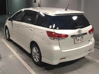 TOYOTA WISH 2010