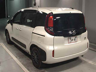 Заказать TOYOTA SIENTA