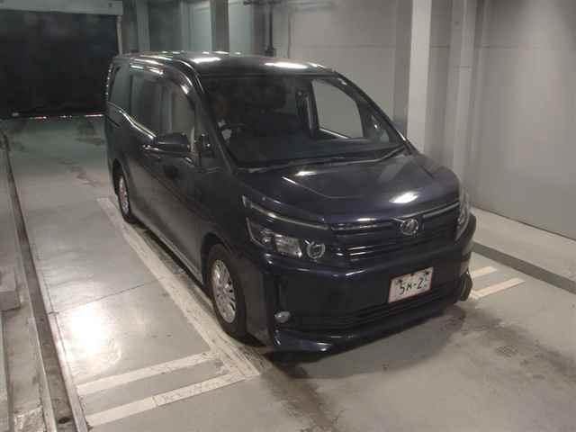 TOYOTA VOXY 2014