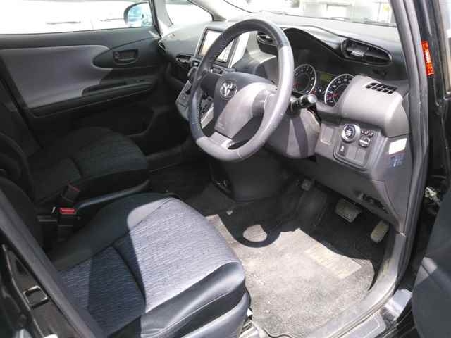 TOYOTA WISH 2011