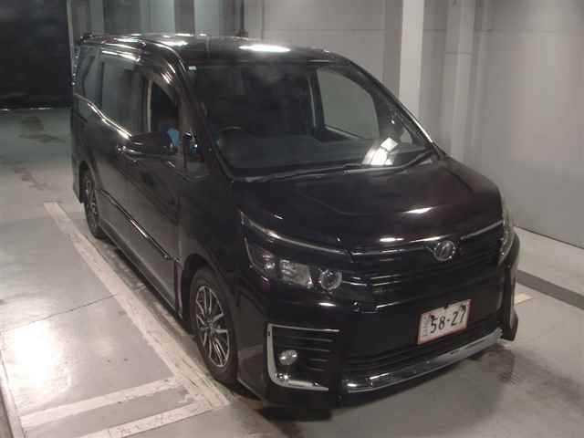 TOYOTA VOXY 2014