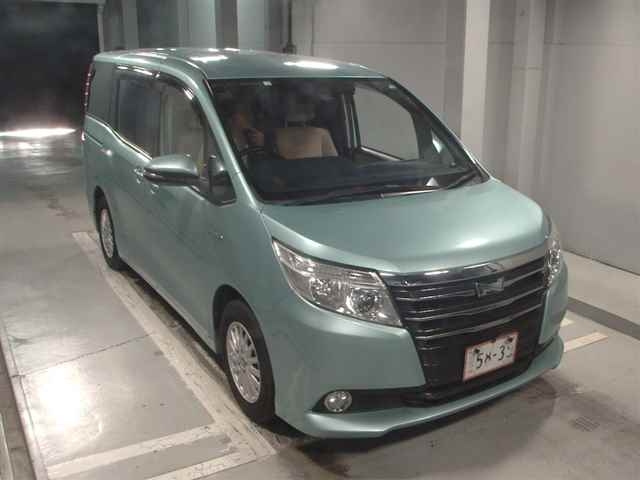TOYOTA NOAH 2016