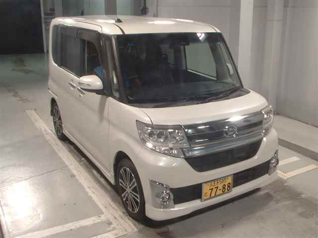 DAIHATSU TANTO 2015